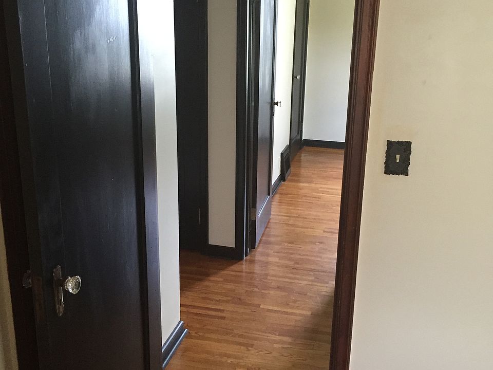 1st image of 208 S Parker Dr