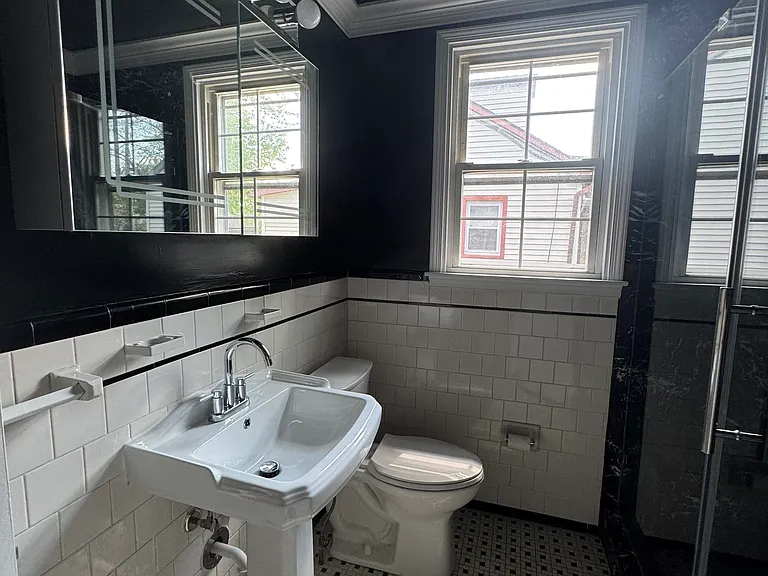 533 Morris Ave — Photo 18