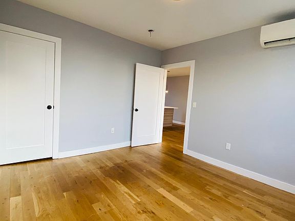 4th image of 84 Romaine Ave APT 10
