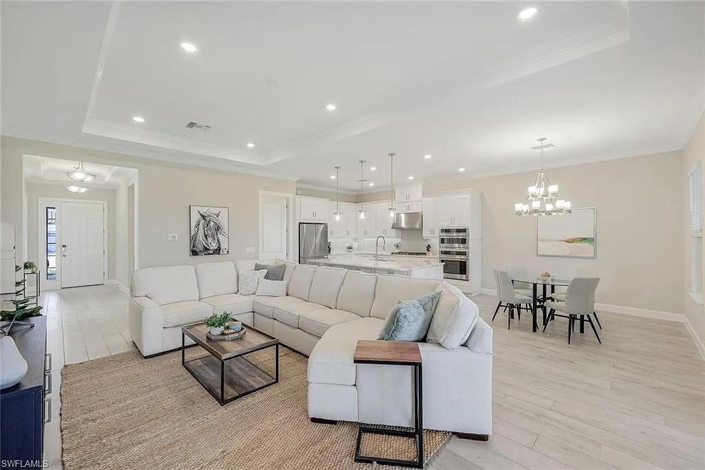 3 bed, 2.0 bath, 1886 sqft, $5,000 — Photo 3