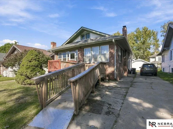 2428 Whitmore St, Omaha, NE 68112