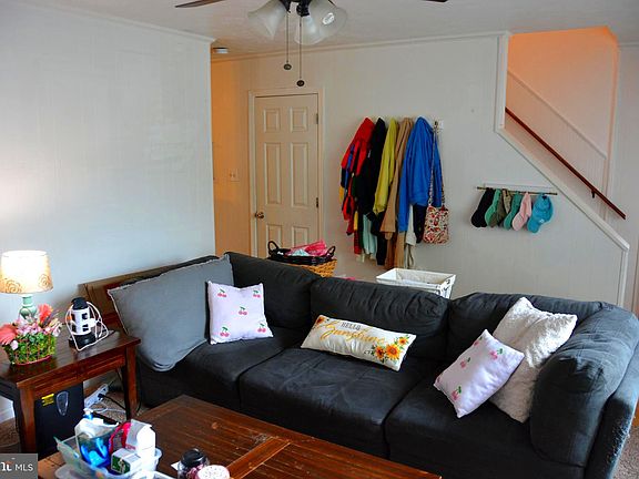 3rd image of 170 Hackberry Dr