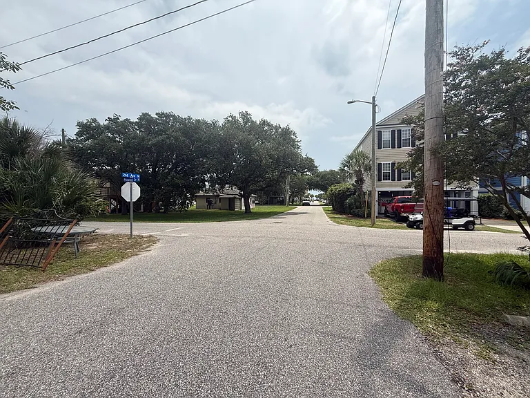 120 N Pinewood Dr #2 — Photo 16