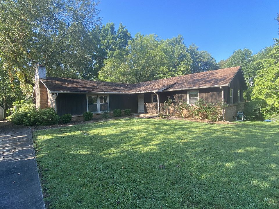 1st image of 658 Chesterfield Cir
