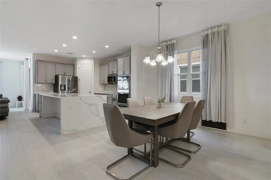5 bed, 3756 sqft, $3,150 — Photo 3