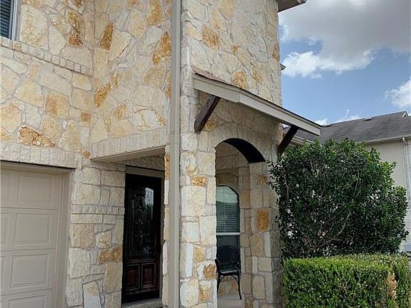 3rd image of 220 Creekview Way