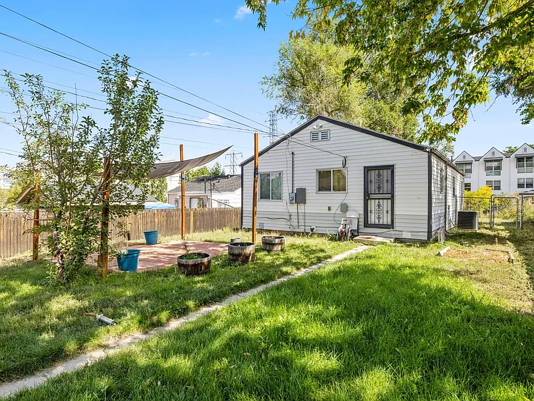 1085 King St — Photo 23