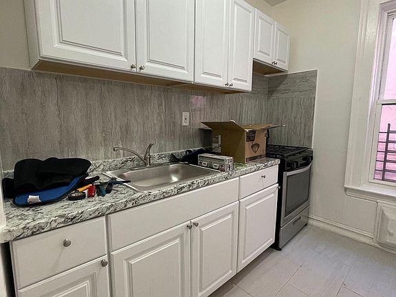 5th image of 1735 Lafayette Ave