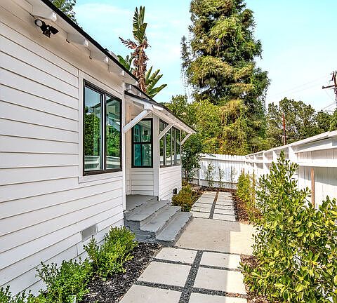2nd image of 4055 Alta Mesa Dr