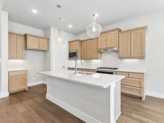 3rd image of 1013 Goldenrod Dr