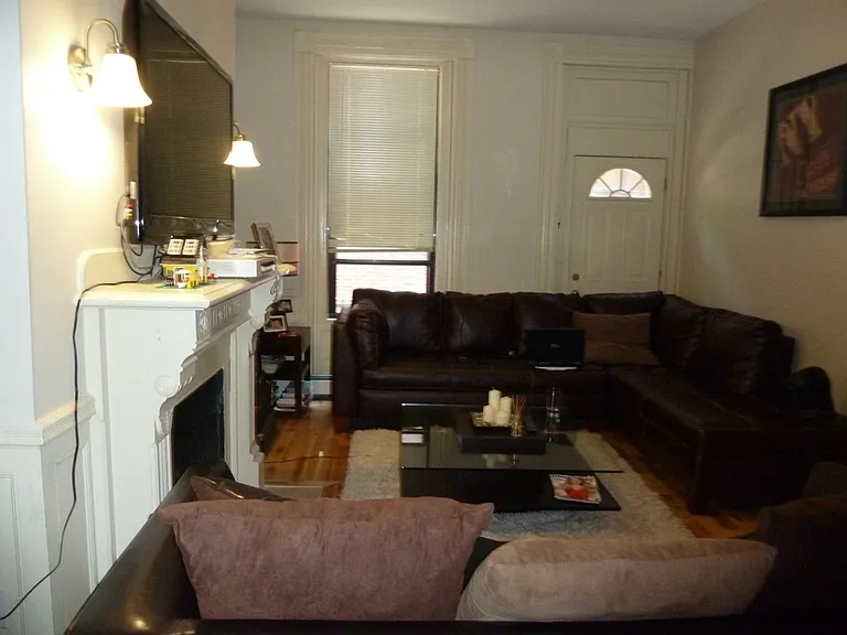 29 Gloucester St #8 — Photo 2