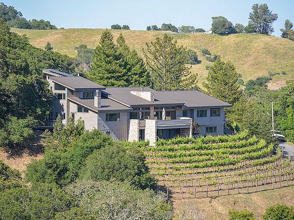 5th image of 63 Oak Knoll Dr