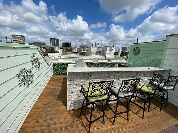 5th image of 2411 N Hall St APT 15