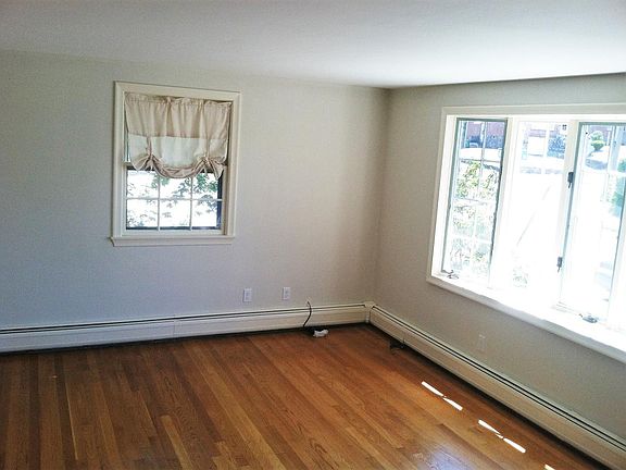 Spacious and bright 12 x 18 living room