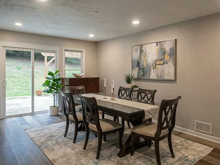 1143 Rogeretta Dr — Photo 3