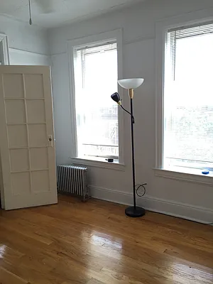 Rented by Metroline Realty | media 11