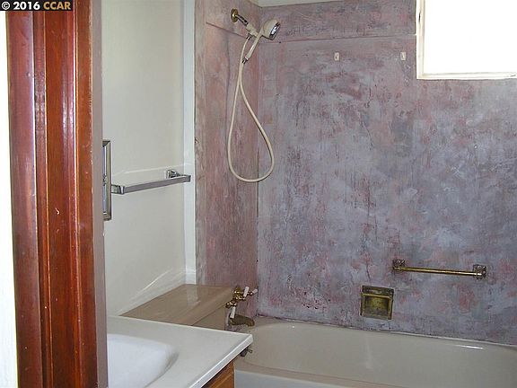 5th image of 34 Montalvin Dr