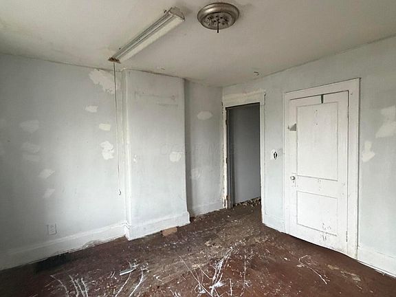 4th image of 253 N Ogden Ave