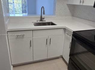 492 NW 165th Street Rd APT C511, Miami, FL 33169