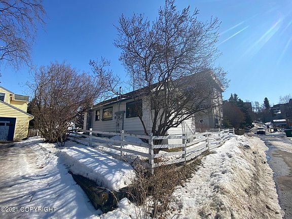 4th image of 634 N St
