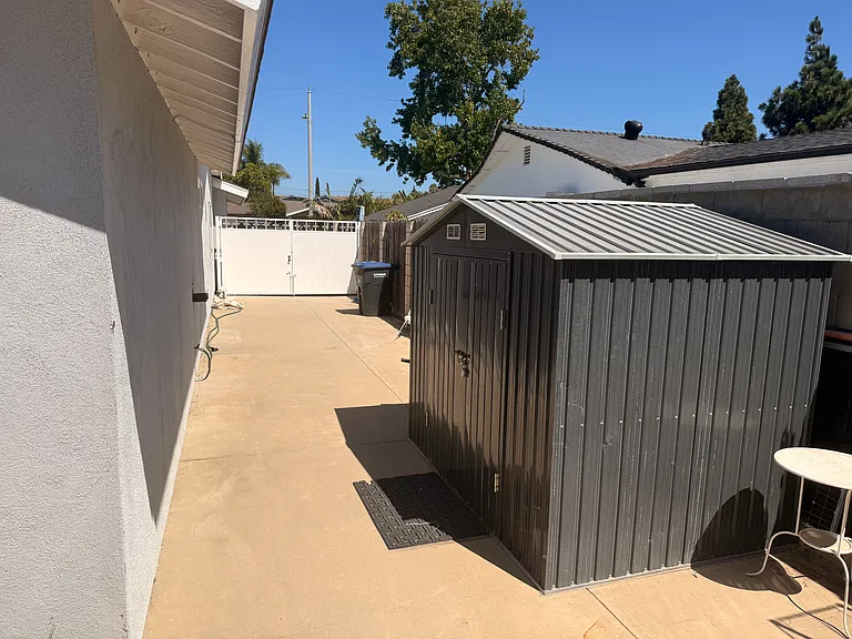 2235 Meyer Pl — Photo 10