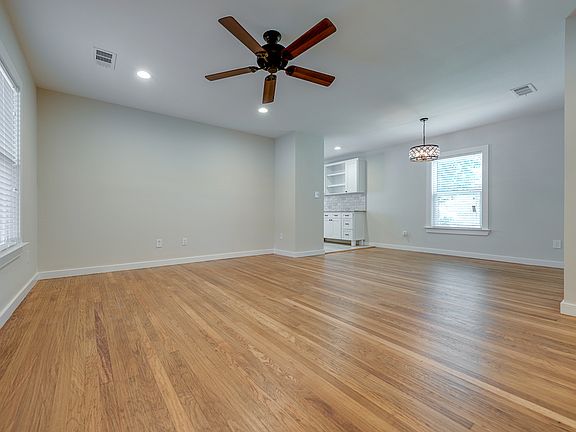5th image of 1323 W Illinois Ave