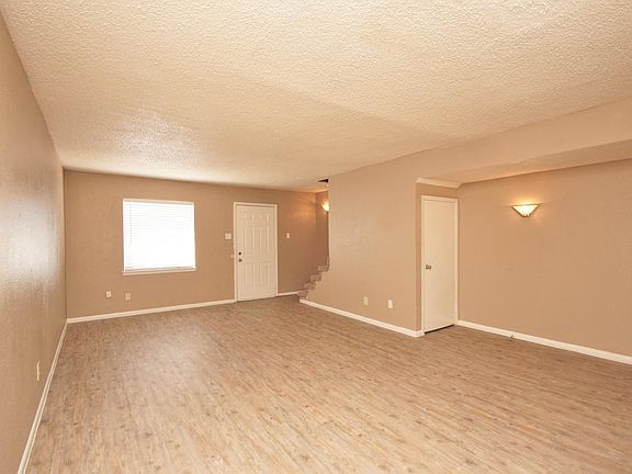 4th image of 9526 Contessa Dr APT 7
