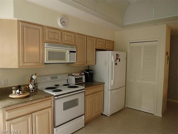 4th image of 26872 Wedgewood Dr APT 103