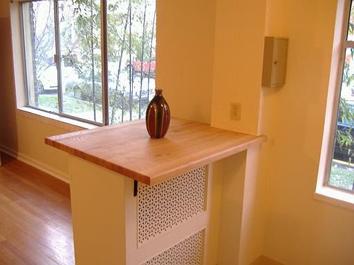 Dining with breakfast counter