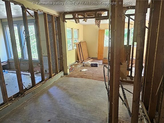 5th image of 1215 Edgewood Dr