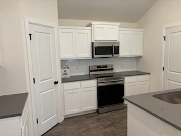 18104 Austin Ct — Photo 8