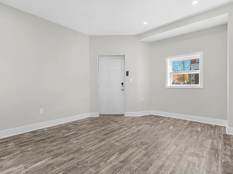 100 S Bouldin St #1 — Photo 4