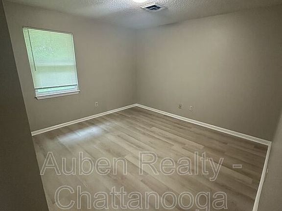 4th image of 446 9th St SE