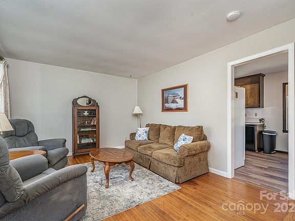 3rd image of 3032 Scarlet Cir