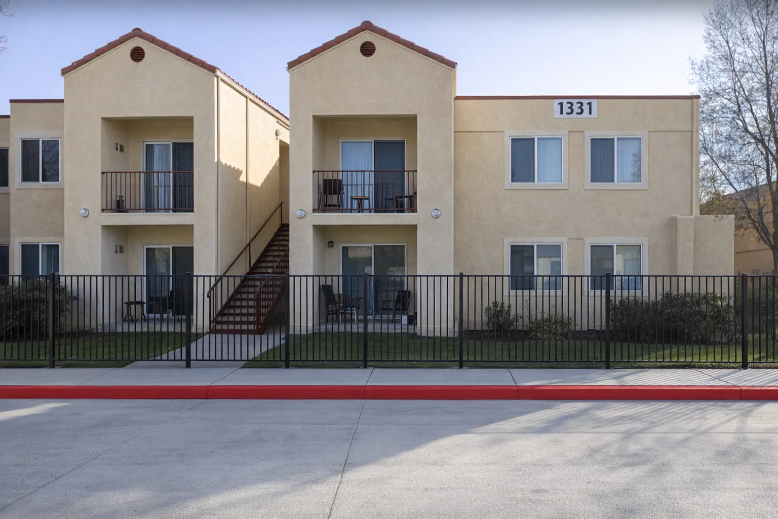 3 bed, 2.0 bath, 1005 sqft, $1,085 — Photo 2