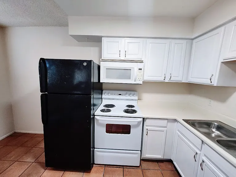 827 E Hazel Dr — Photo 12