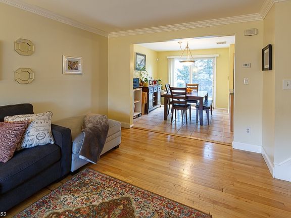 3rd image of 30 Pauline Dr