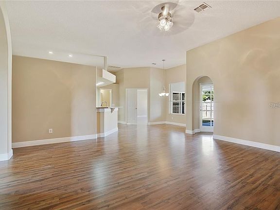 5th image of 2622 Hawthorne Ln