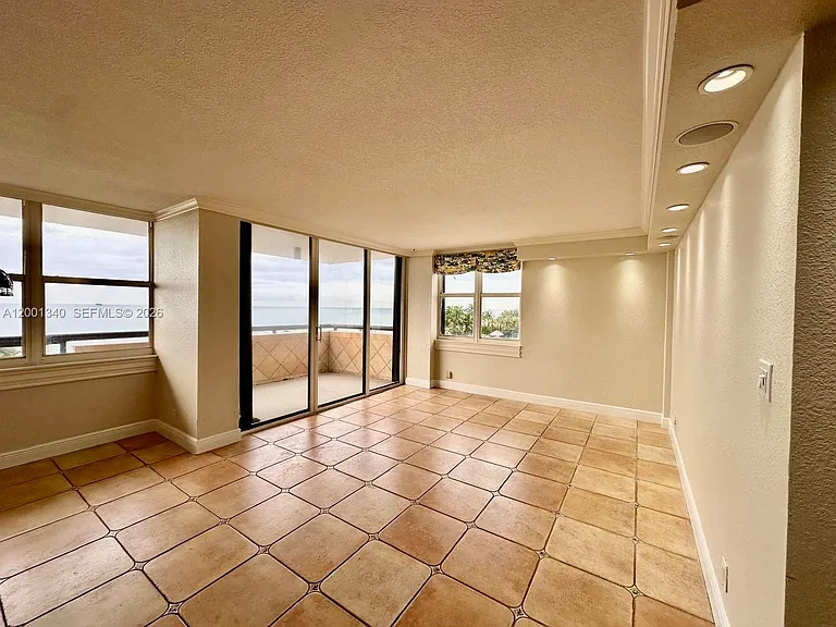 2555 Collins Ave #711 — Photo 4