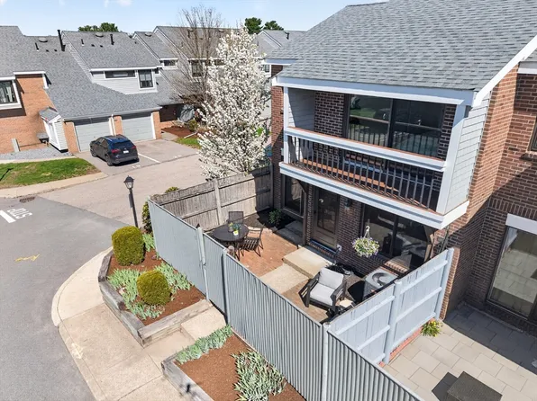 11 Rosewood Dr #11, Stoughton, MA 02072