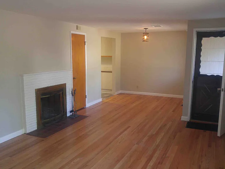 14807 5th Ave NE — Photo 2