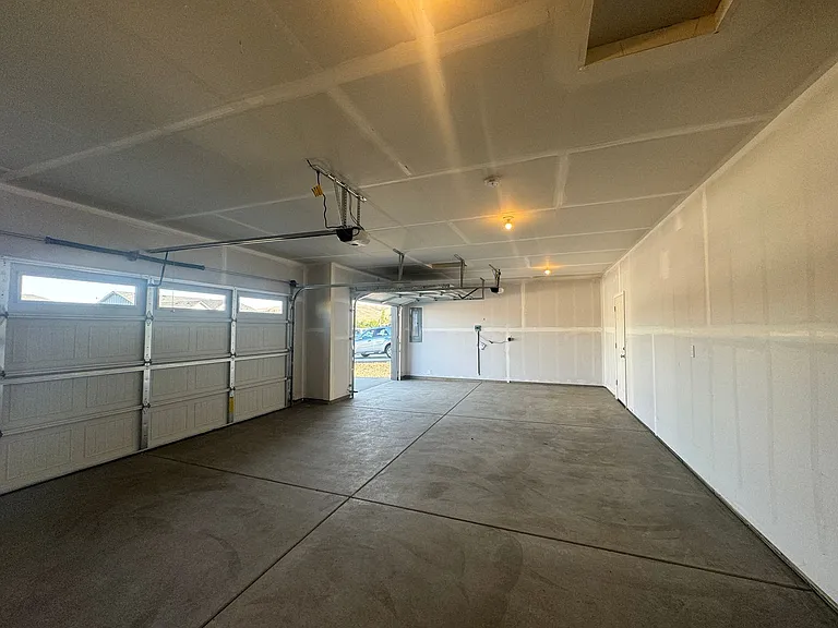 2303 S 58th Ave — Photo 12