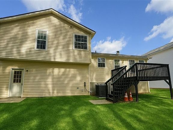 4th image of 1718 Graywood Dr SE