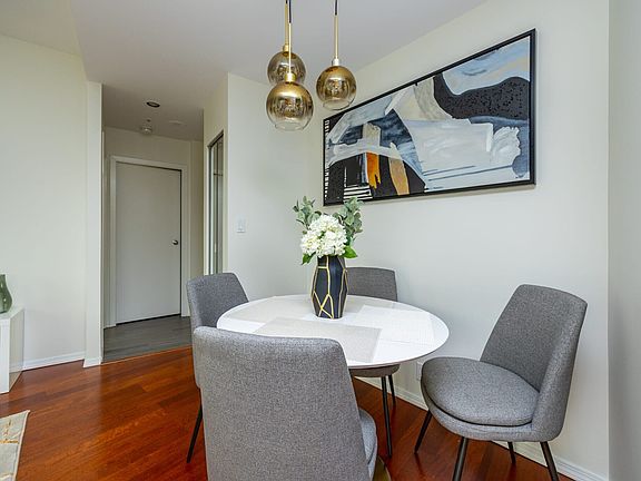 3rd image of 989 Nelson St #2