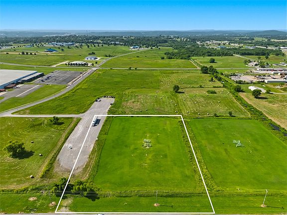 3rd image of 1047 W Allen Rd