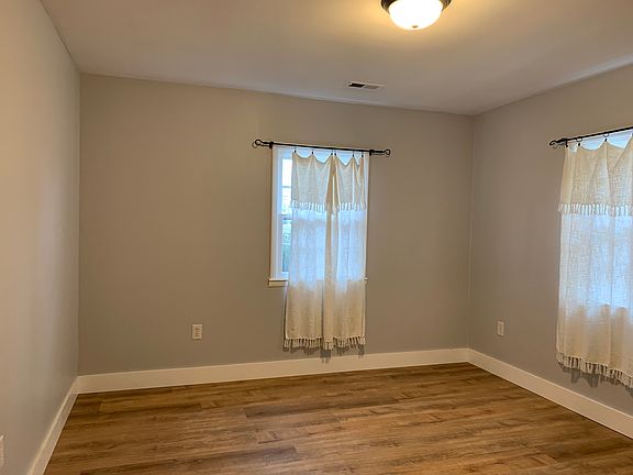 5th image of 227 Winton Dr