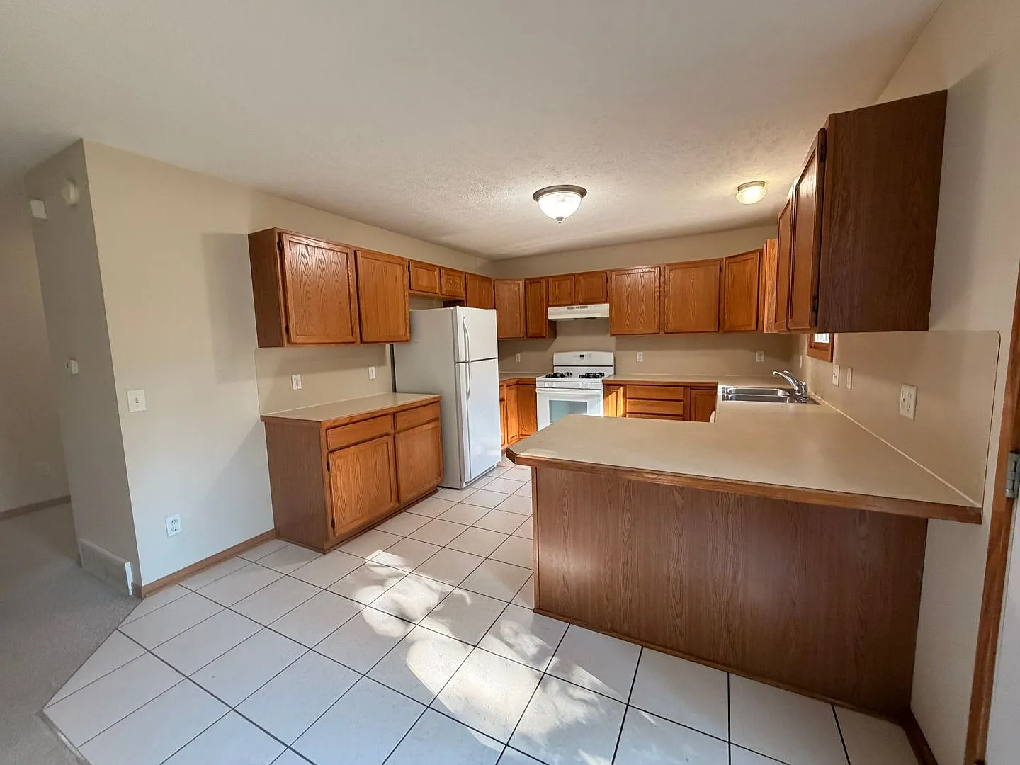 Charming 3 Bedroom - 3 Bathroom Duplex! — Photo 3
