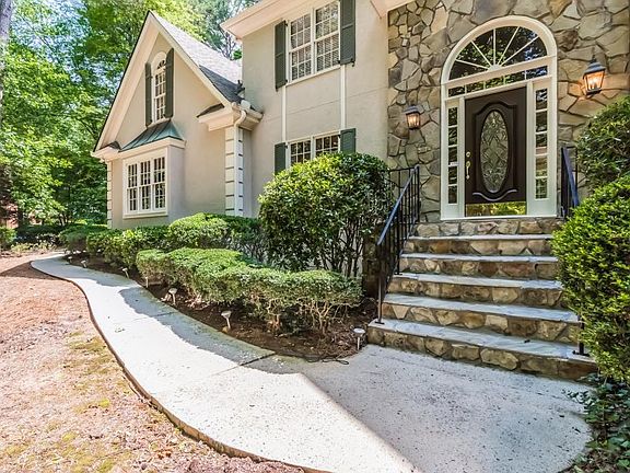 4th image of 321 Lost Creek Dr NW