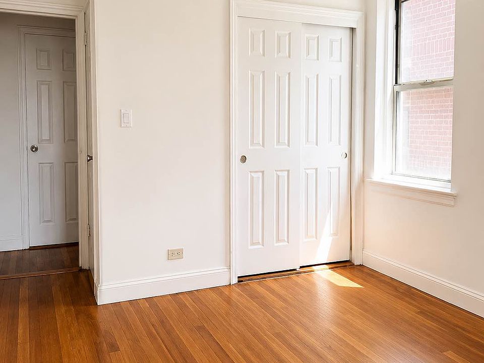 1st image of 3206 Fairfield Ave APT 7J