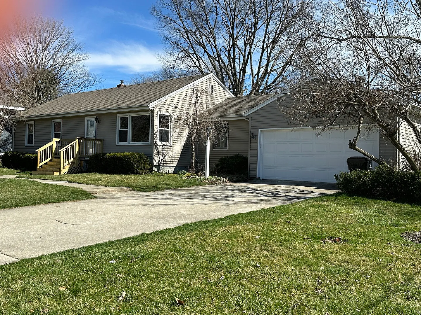 716 Vale St photo 1